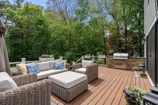 295 Gardner St, Hingham, MA 02043