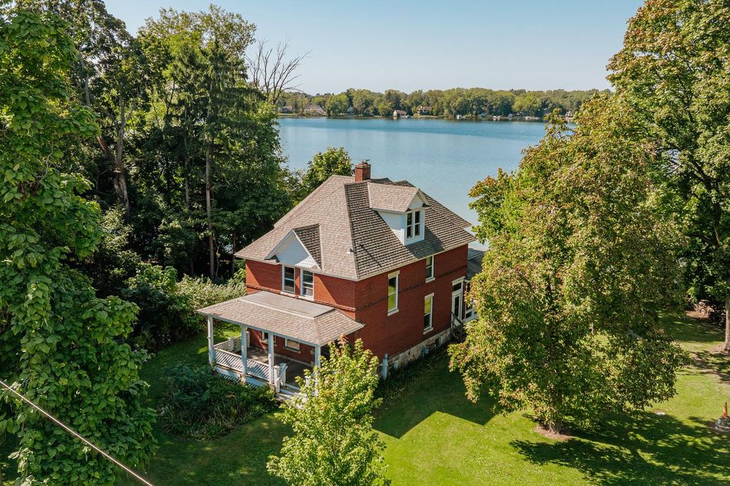 329 S Golden Lake ROAD, Summit, WI 53066