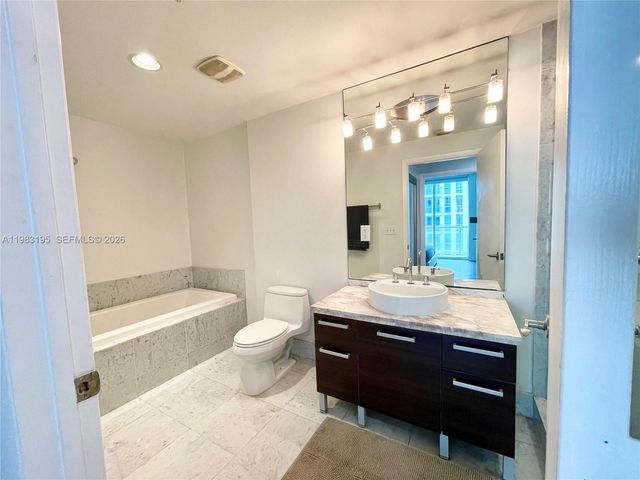 253 NE 2nd St 2506, Miami, FL 33132