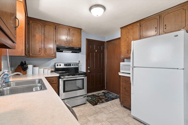 2589 VAN BEEK ROAD, Green Bay, WI 54311