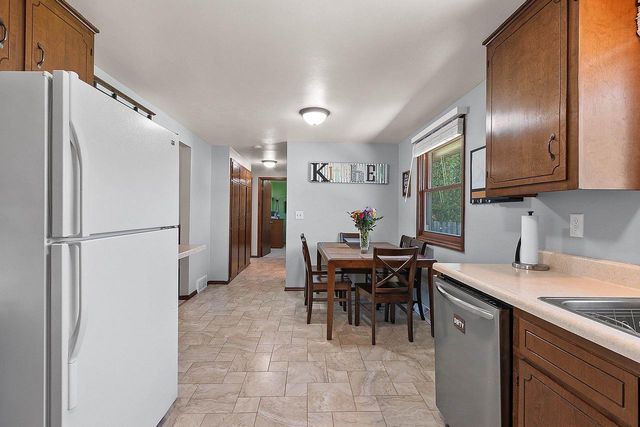 2589 VAN BEEK ROAD, Green Bay, WI 54311