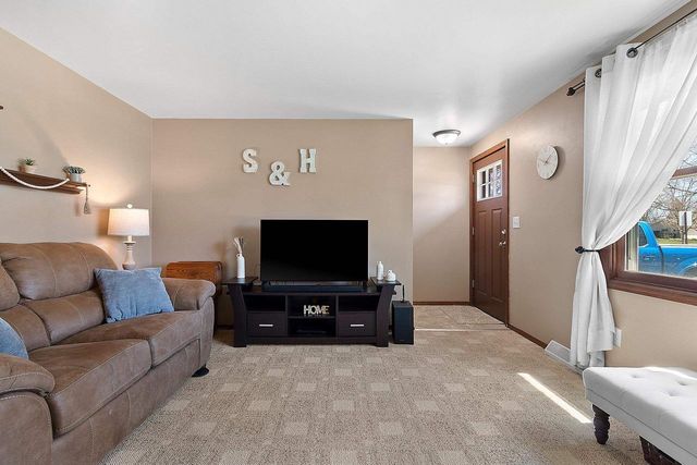 2589 VAN BEEK ROAD, Green Bay, WI 54311