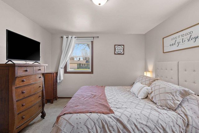 2589 VAN BEEK ROAD, Green Bay, WI 54311