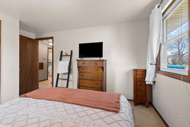 2589 VAN BEEK ROAD, Green Bay, WI 54311