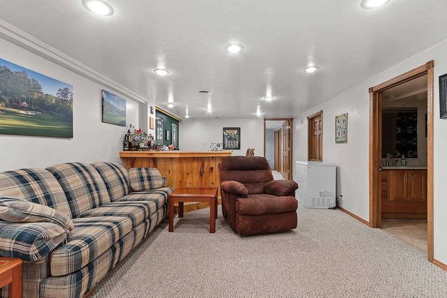 2589 VAN BEEK ROAD, Green Bay, WI 54311