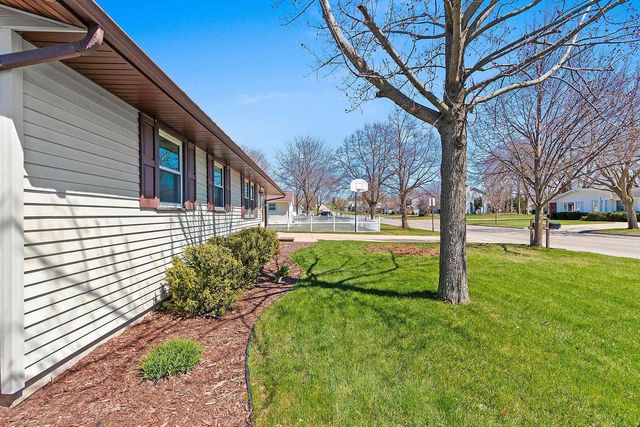 2589 VAN BEEK ROAD, Green Bay, WI 54311