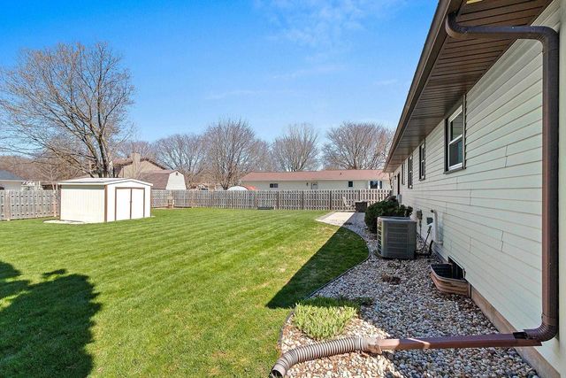2589 VAN BEEK ROAD, Green Bay, WI 54311