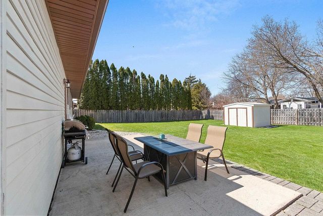 2589 VAN BEEK ROAD, Green Bay, WI 54311