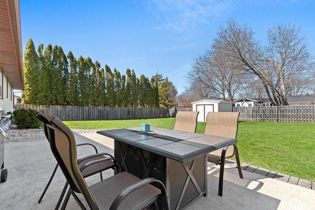 2589 VAN BEEK ROAD, Green Bay, WI 54311