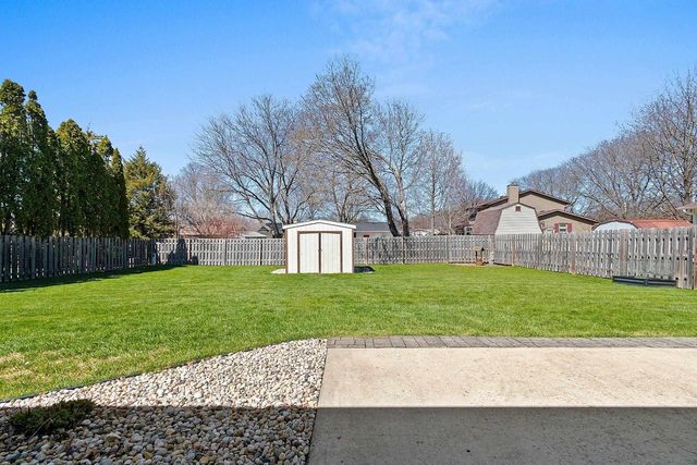 2589 VAN BEEK ROAD, Green Bay, WI 54311