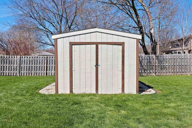 2589 VAN BEEK ROAD, Green Bay, WI 54311