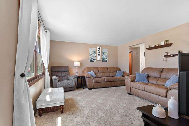 2589 VAN BEEK ROAD, Green Bay, WI 54311