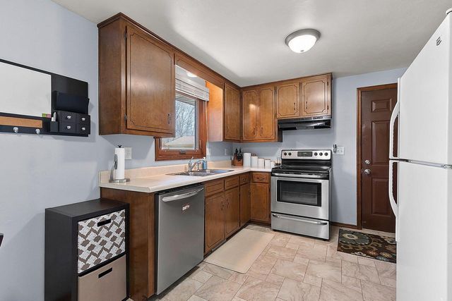 2589 VAN BEEK ROAD, Green Bay, WI 54311