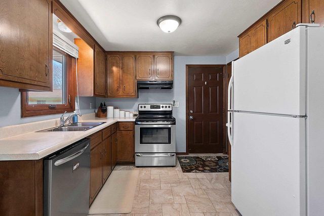 2589 VAN BEEK ROAD, Green Bay, WI 54311