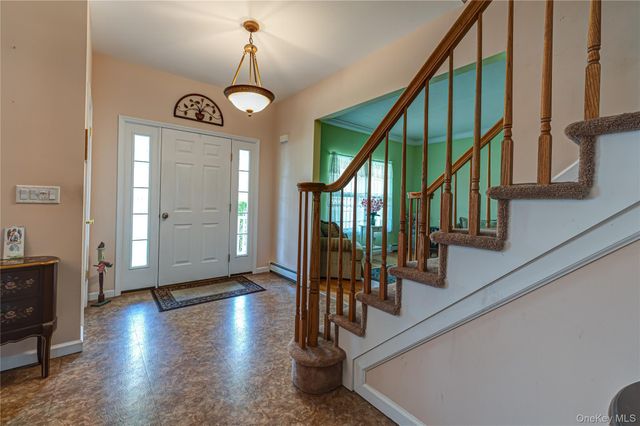 108 Maple Wood Lane, Riverhead, NY 11901
