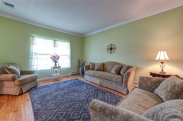 108 Maple Wood Lane, Riverhead, NY 11901