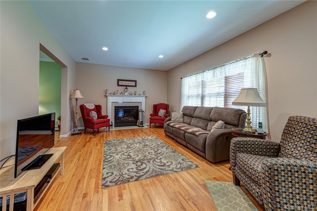 108 Maple Wood Lane, Riverhead, NY 11901
