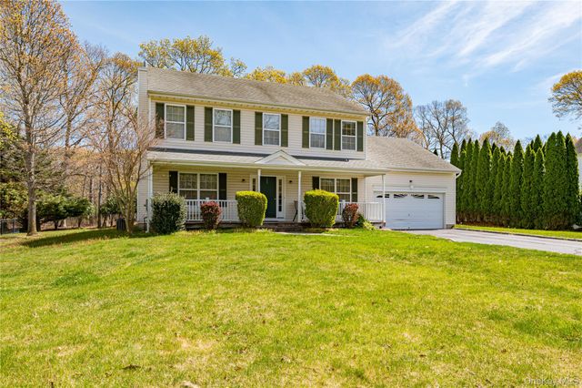 108 Maple Wood Lane, Riverhead, NY 11901