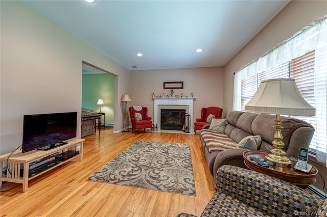108 Maple Wood Lane, Riverhead, NY 11901