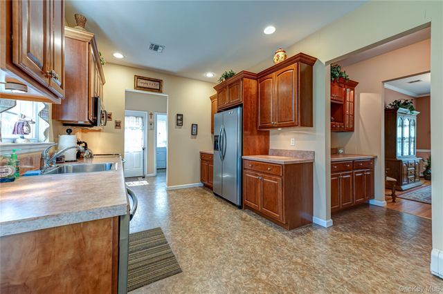 108 Maple Wood Lane, Riverhead, NY 11901