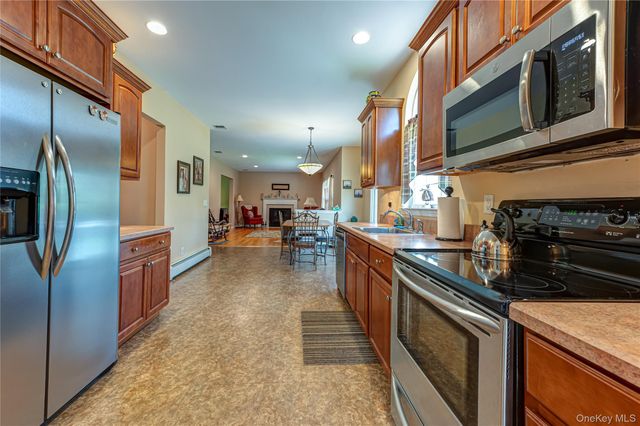 108 Maple Wood Lane, Riverhead, NY 11901