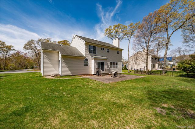 108 Maple Wood Lane, Riverhead, NY 11901