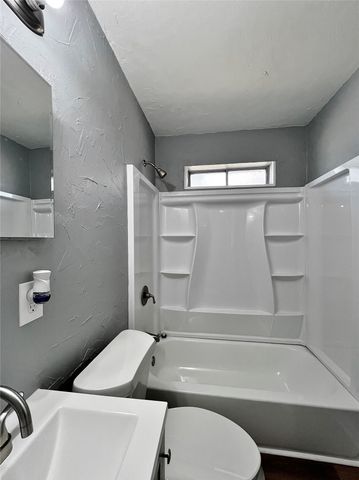 714 Cranbrook Lane, Grand Prairie, TX 75052