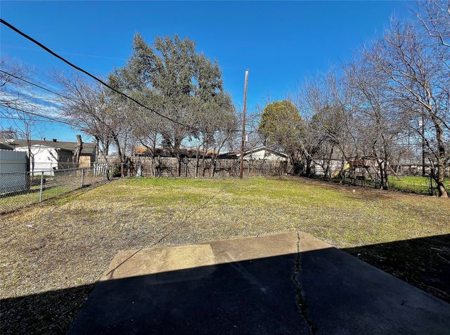 714 Cranbrook Lane, Grand Prairie, TX 75052