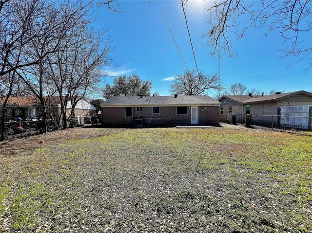 714 Cranbrook Lane, Grand Prairie, TX 75052