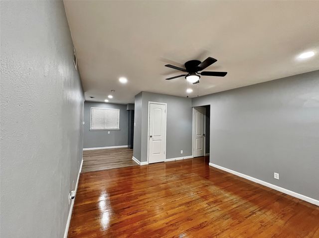 714 Cranbrook Lane, Grand Prairie, TX 75052