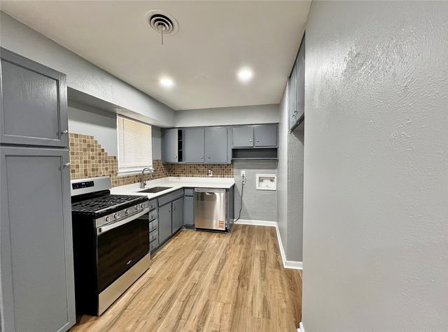 714 Cranbrook Lane, Grand Prairie, TX 75052