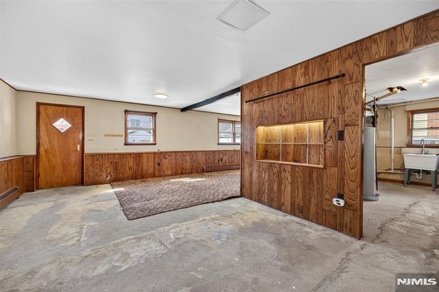 1-20 Kenneth Avenue, Fair Lawn, NJ 07410