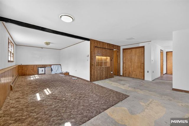 1-20 Kenneth Avenue, Fair Lawn, NJ 07410