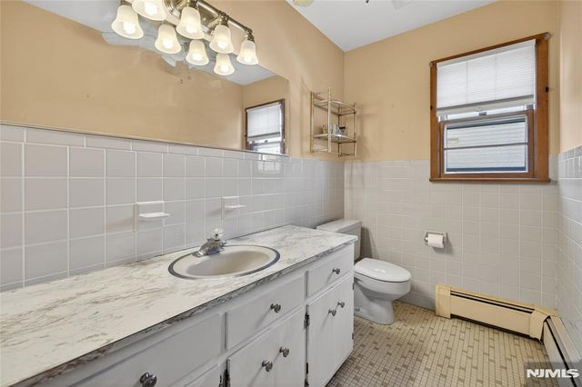 1-20 Kenneth Avenue, Fair Lawn, NJ 07410