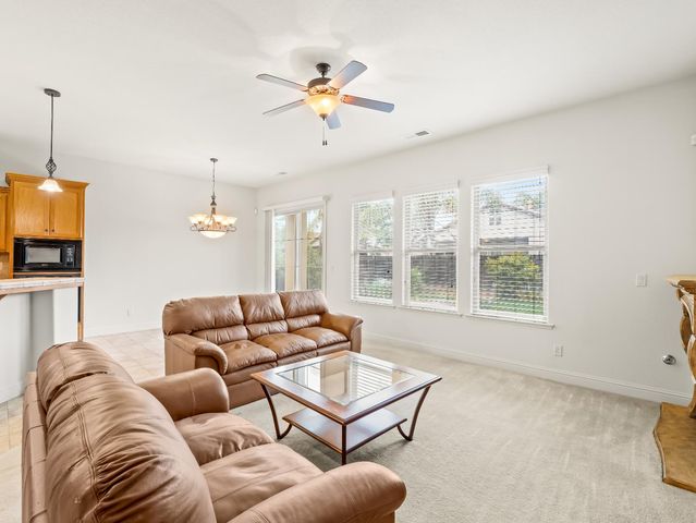 6944 W Wrenwood Lane, Fresno, CA 93723