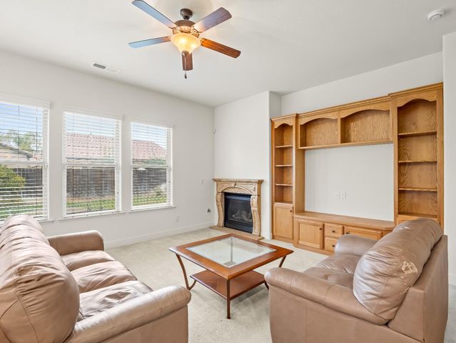 6944 W Wrenwood Lane, Fresno, CA 93723