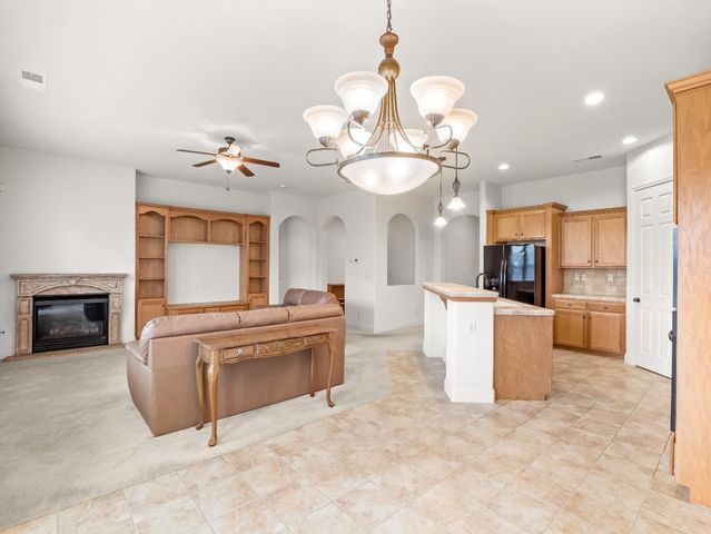 6944 W Wrenwood Lane, Fresno, CA 93723