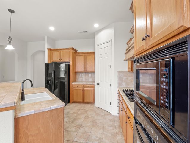 6944 W Wrenwood Lane, Fresno, CA 93723