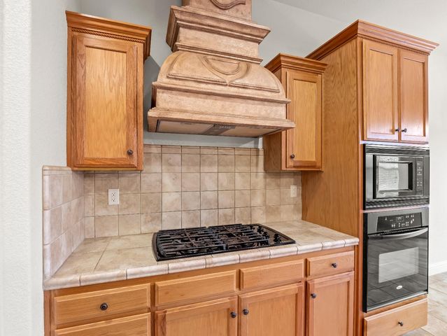 6944 W Wrenwood Lane, Fresno, CA 93723