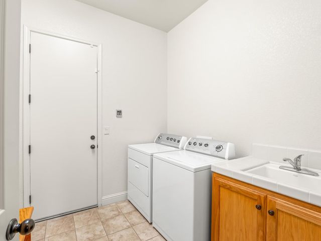 6944 W Wrenwood Lane, Fresno, CA 93723