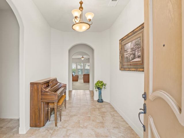 6944 W Wrenwood Lane, Fresno, CA 93723