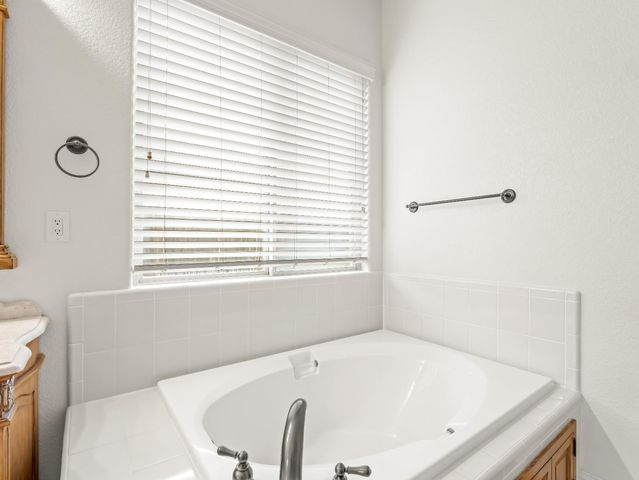 6944 W Wrenwood Lane, Fresno, CA 93723