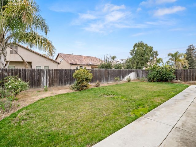 6944 W Wrenwood Lane, Fresno, CA 93723
