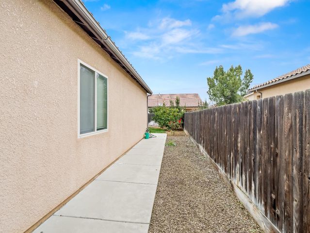 6944 W Wrenwood Lane, Fresno, CA 93723