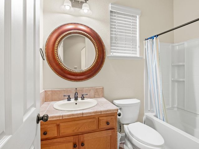 6944 W Wrenwood Lane, Fresno, CA 93723