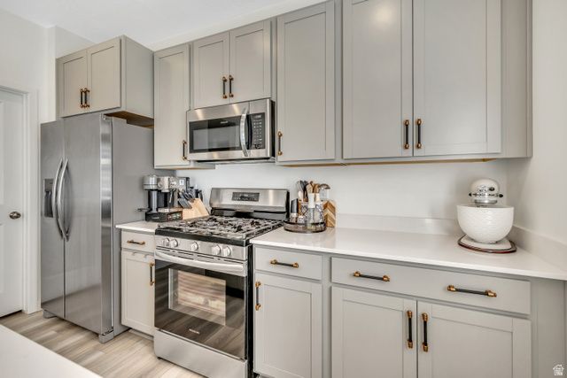 157 E PARADE AVE, Saratoga Springs, UT 84045