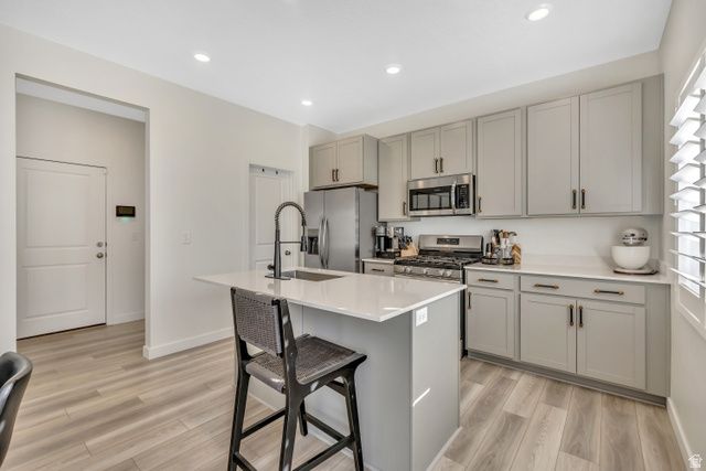 157 E PARADE AVE, Saratoga Springs, UT 84045