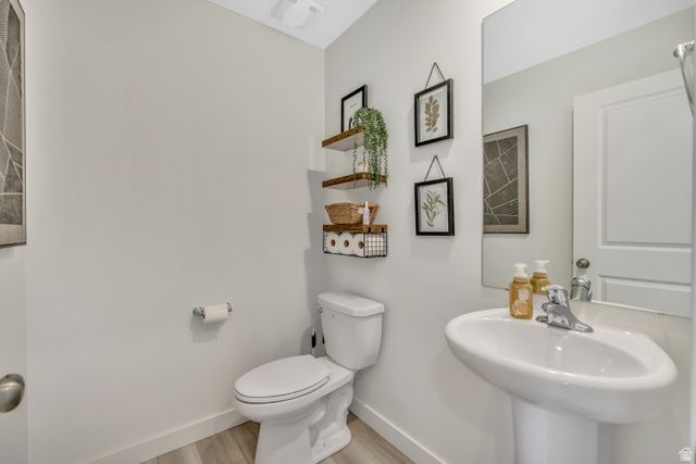 157 E PARADE AVE, Saratoga Springs, UT 84045