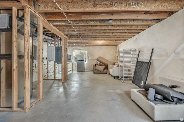 157 E PARADE AVE, Saratoga Springs, UT 84045