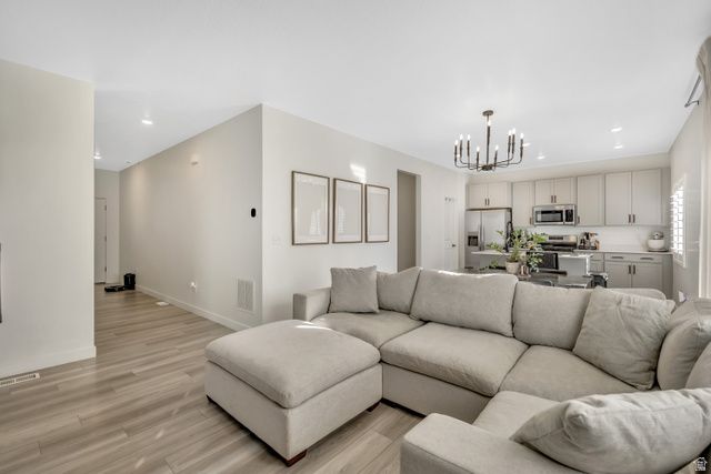 157 E PARADE AVE, Saratoga Springs, UT 84045